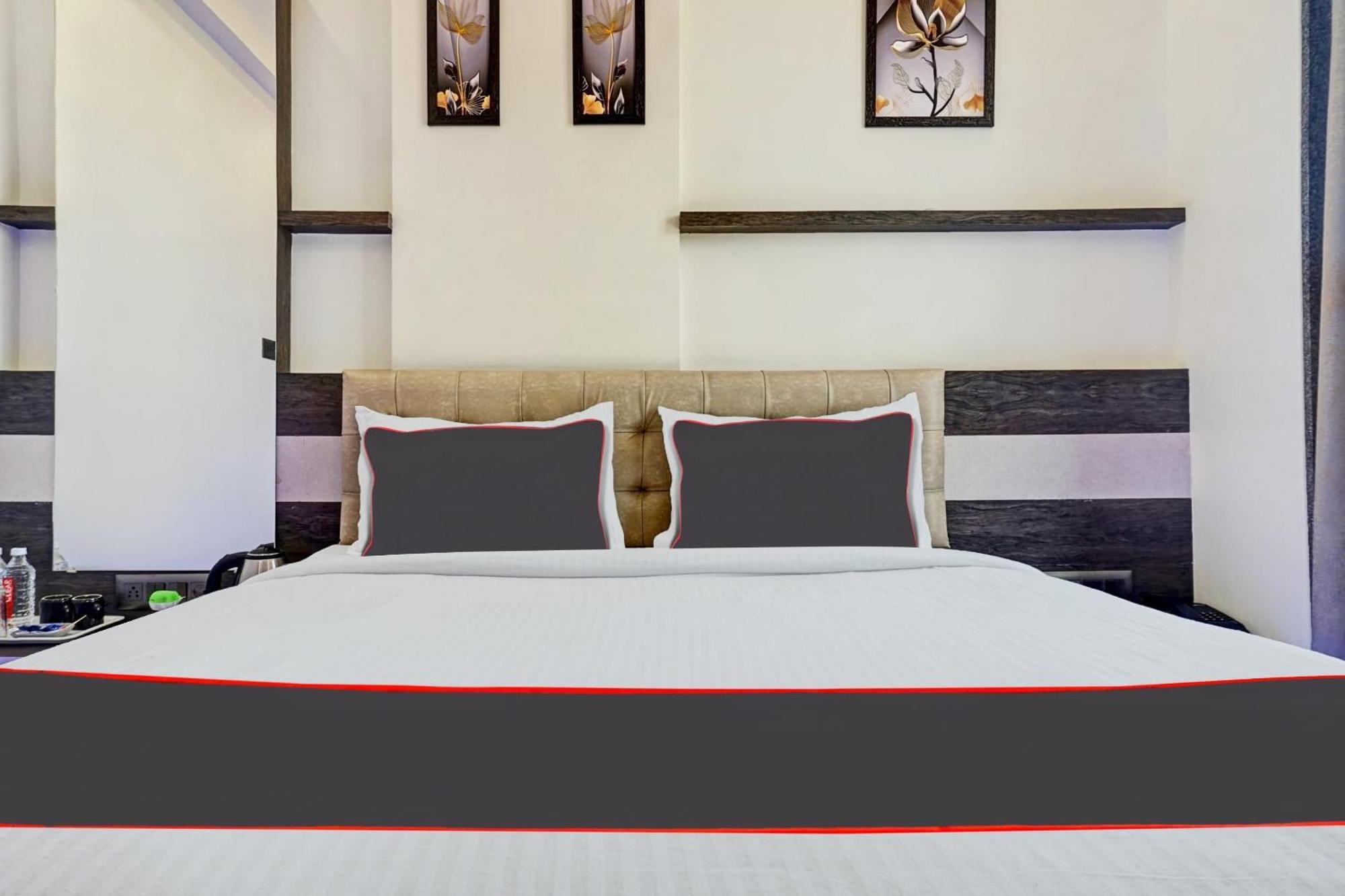 Super Townhouse Poona Royal Hotell Pimpri-Chinchwad Exteriör bild