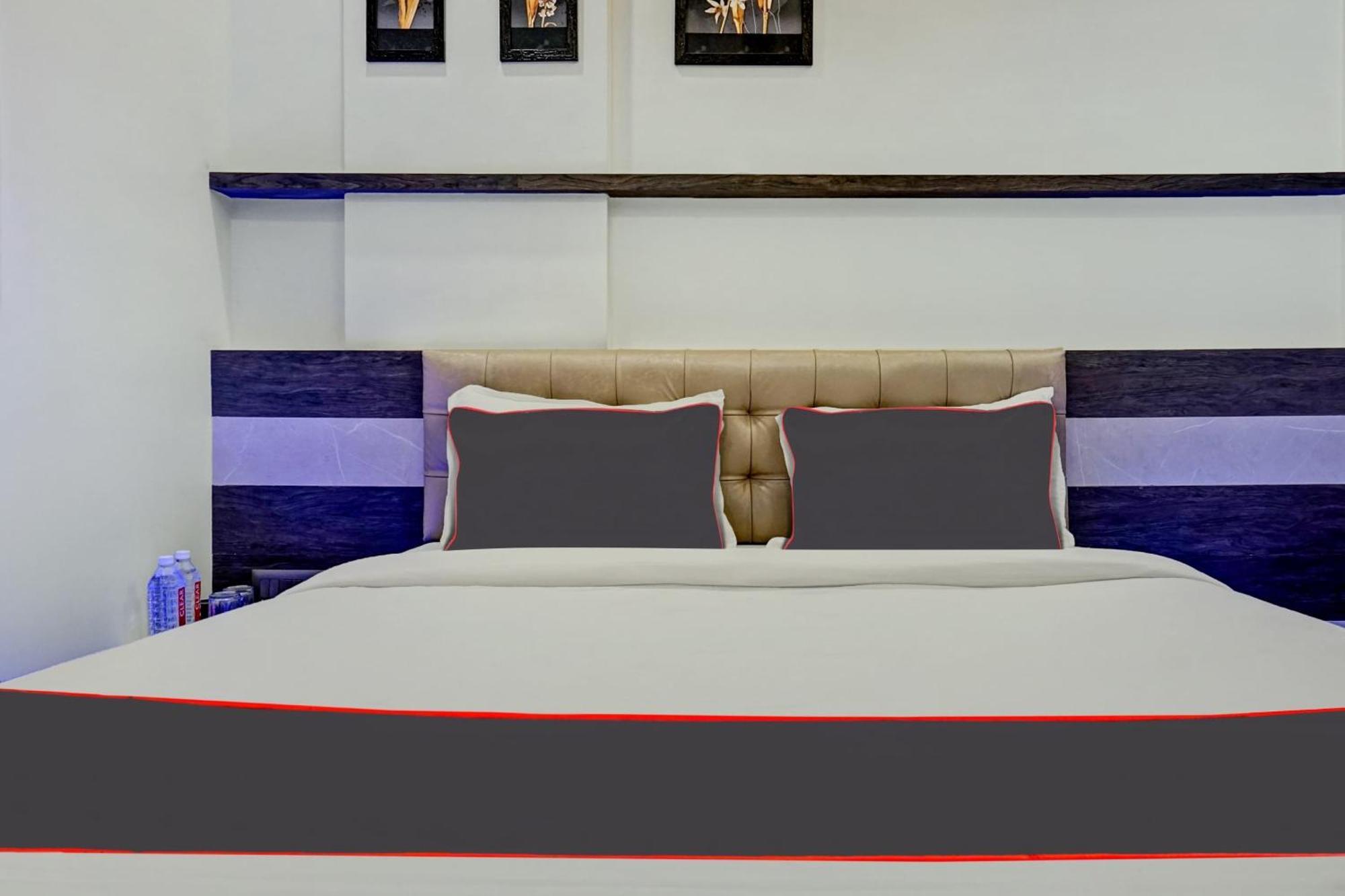 Super Townhouse Poona Royal Hotell Pimpri-Chinchwad Exteriör bild