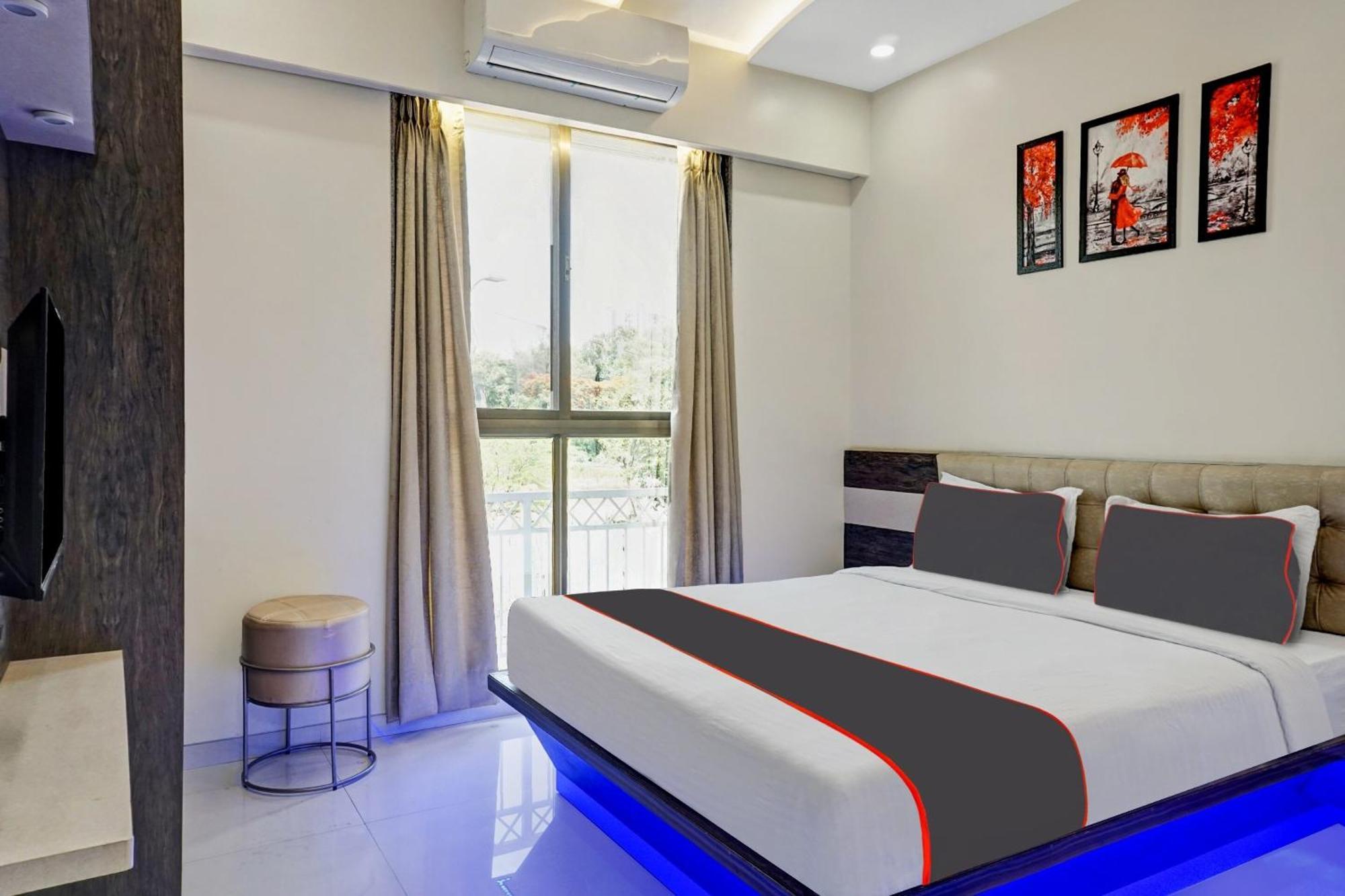 Super Townhouse Poona Royal Hotell Pimpri-Chinchwad Exteriör bild
