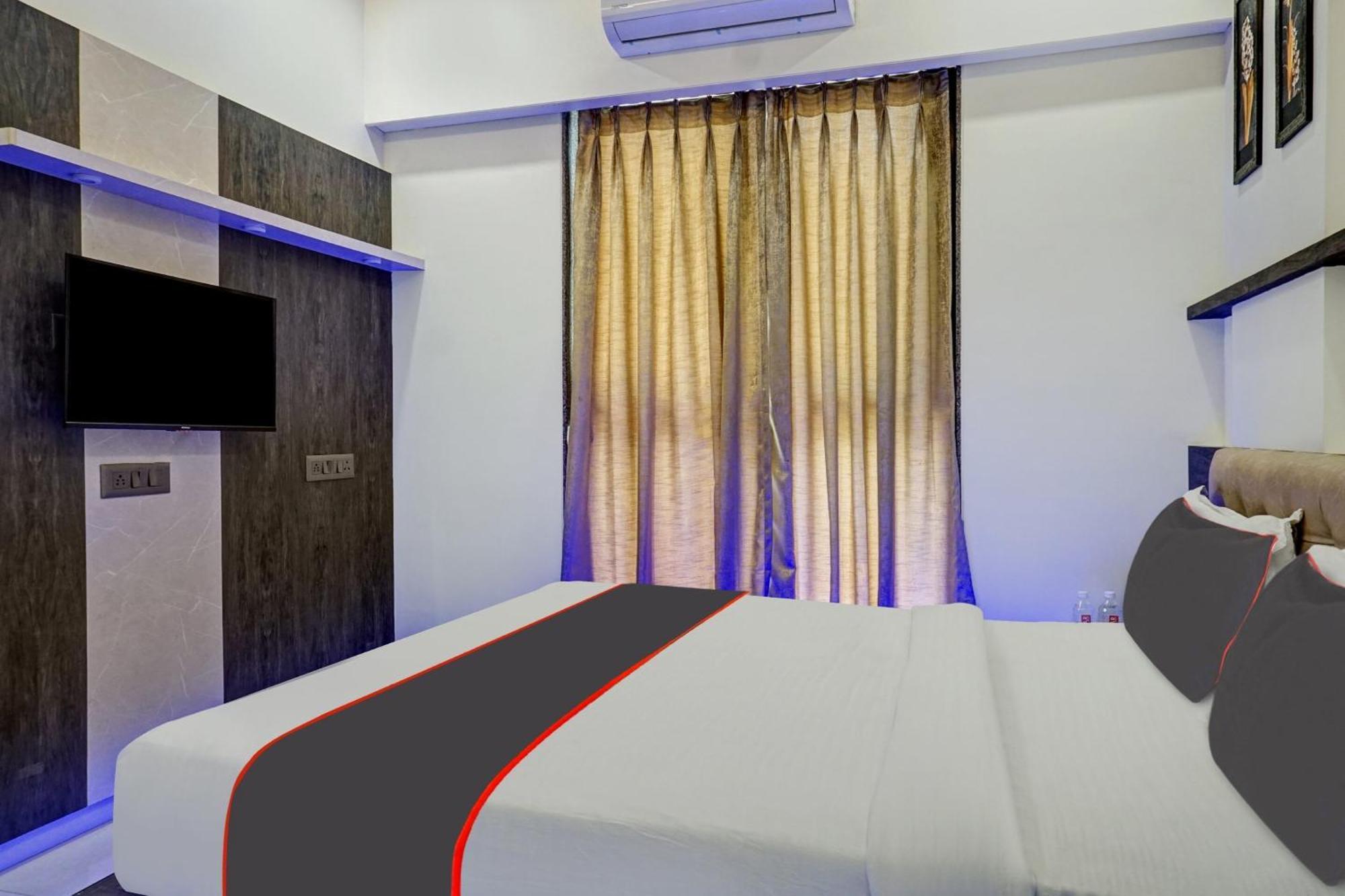 Super Townhouse Poona Royal Hotell Pimpri-Chinchwad Exteriör bild