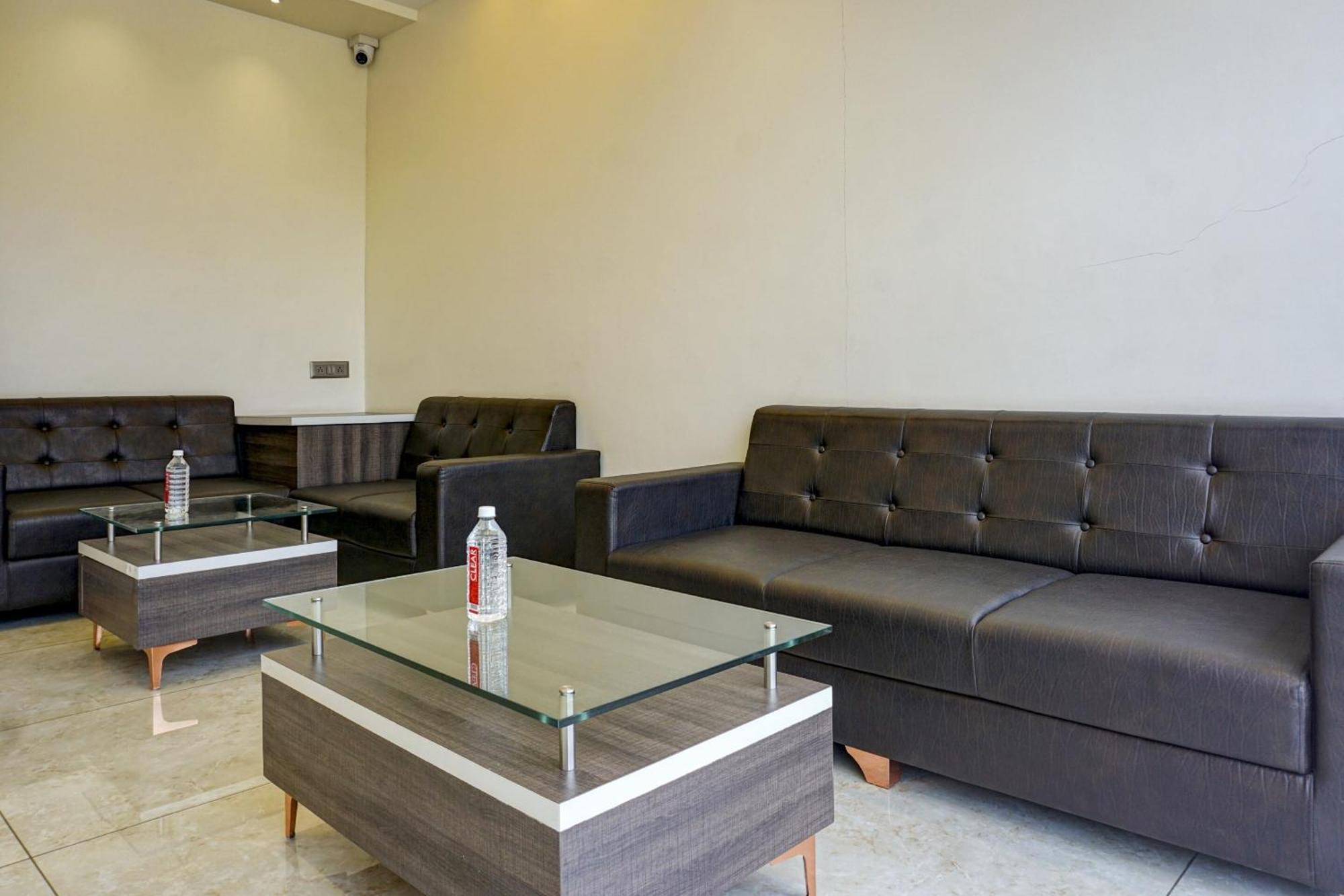 Super Townhouse Poona Royal Hotell Pimpri-Chinchwad Exteriör bild